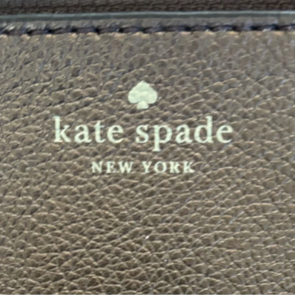 Kate spade leather small pouch brown beige logo zip closure